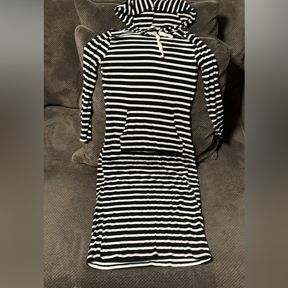 women’s size medium hooded dress